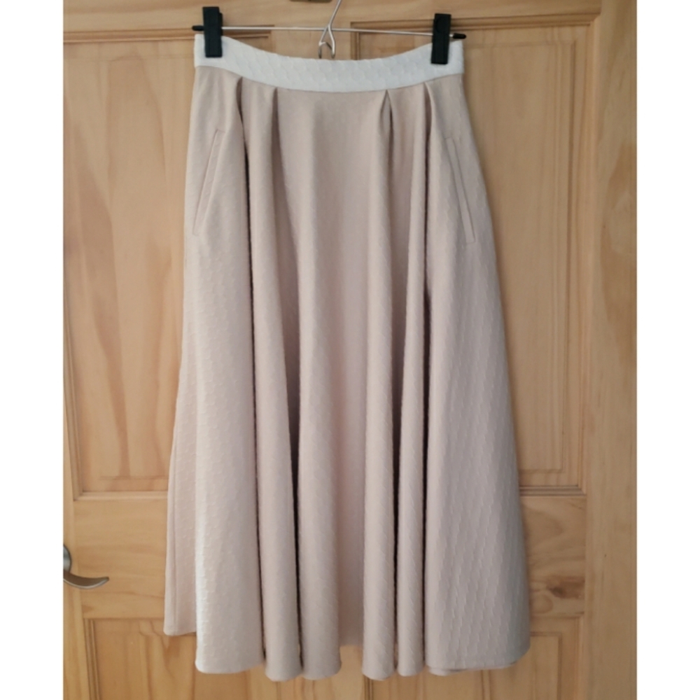 Swing skirt with pockets